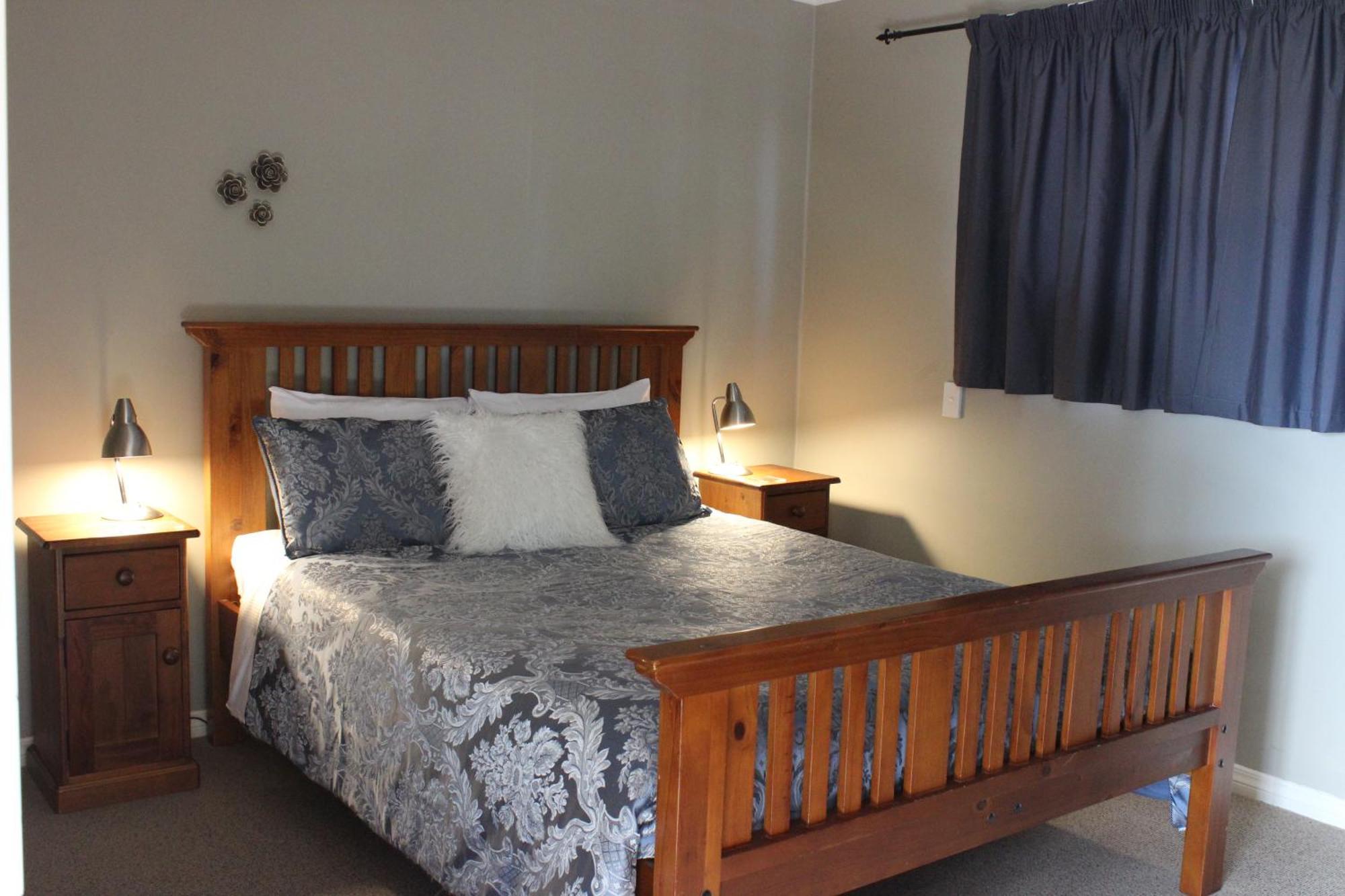 Blue Thistle Cottages Те Анау Екстериор снимка