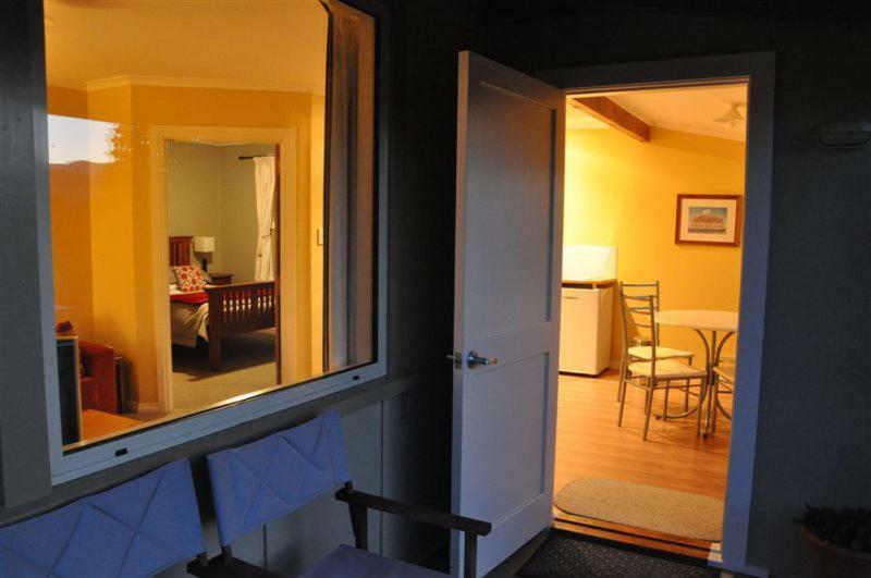 Blue Thistle Cottages Те Анау Екстериор снимка