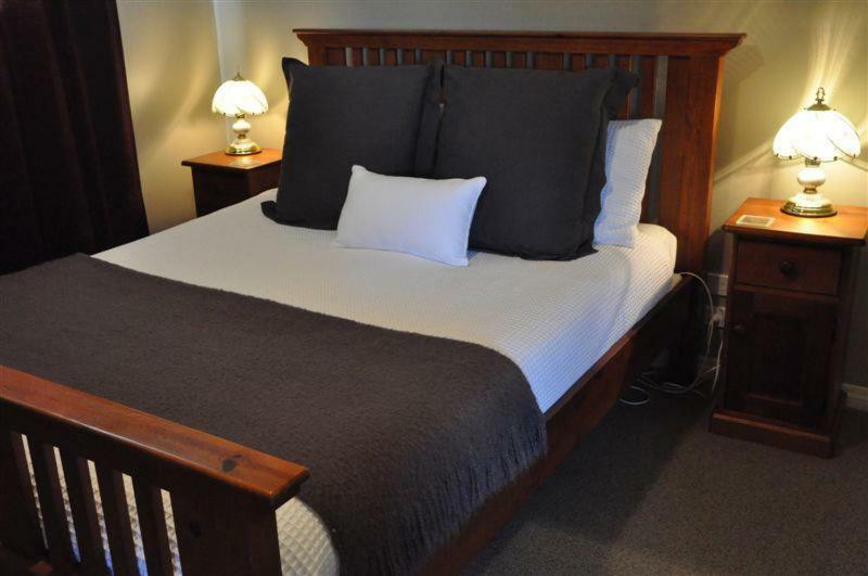Blue Thistle Cottages Те Анау Екстериор снимка
